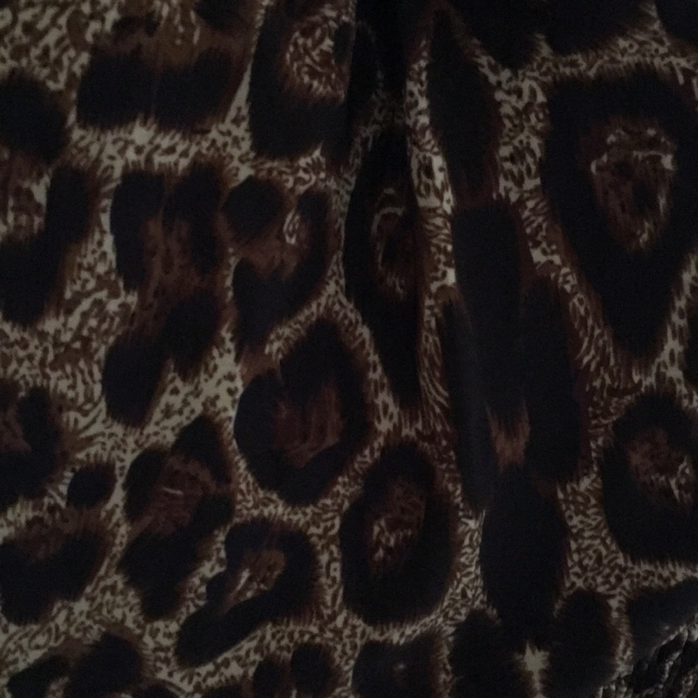 Leopard Print Sleeveless Top - Picture 4 of 8